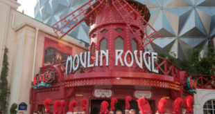Die Europa-Park Inhaberfamilie Mack eröffnet mit Jean-Jacques und Jean-Victor Clerico vom "Moulin Rouge" (6. u. 7. v.l.) die neue Attraktion "Eurosat - CanCan Coaster"